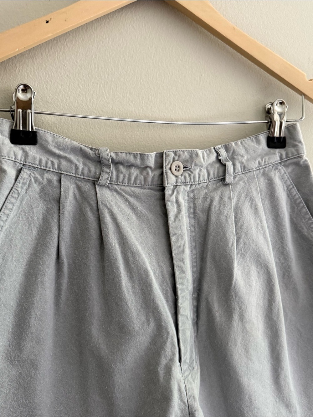 LL Bean Vintage Pleated High Waisted Womens Shorts 27” waist - Picture 3 of 5